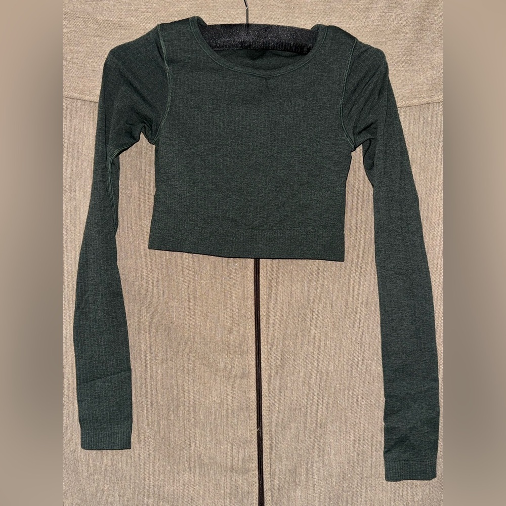 Lululemon size 2 olive green cropped compressive long sleeve.